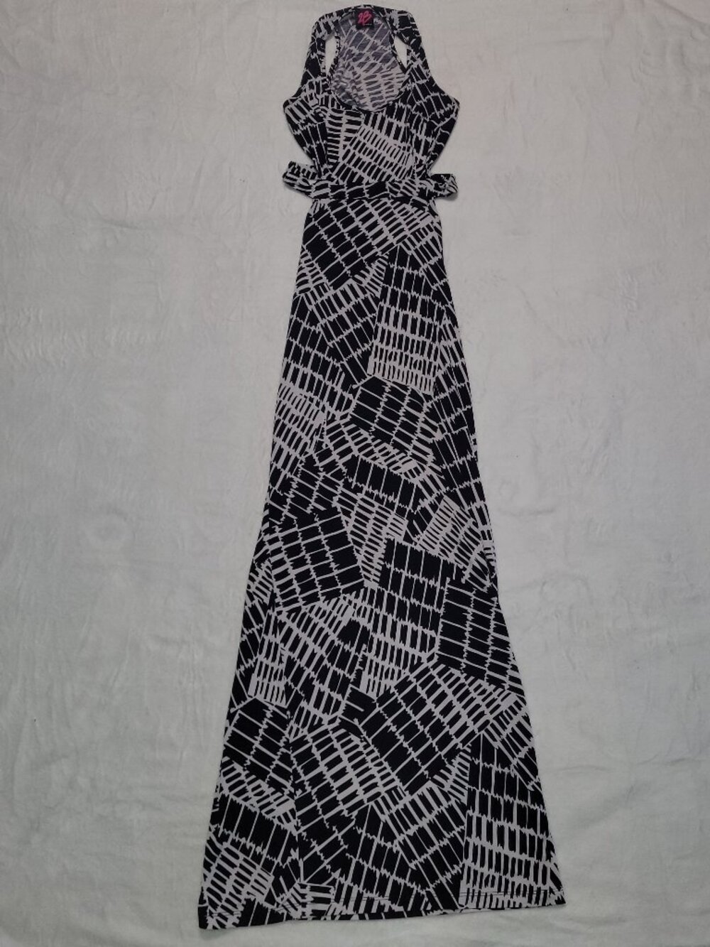 2b Bebe Maxi Racer Back / Backless Dress w/ Black & White Geometric Design